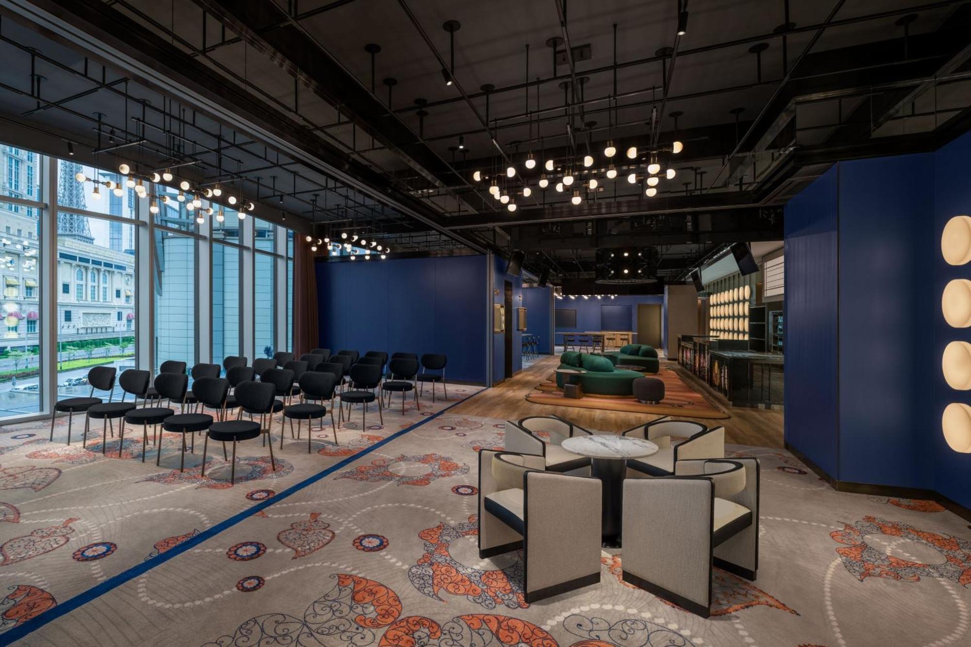 W Macau - Studio City Ngoại thất bức ảnh The lounge at the Hong Kong International Convention and Exhibition Centre