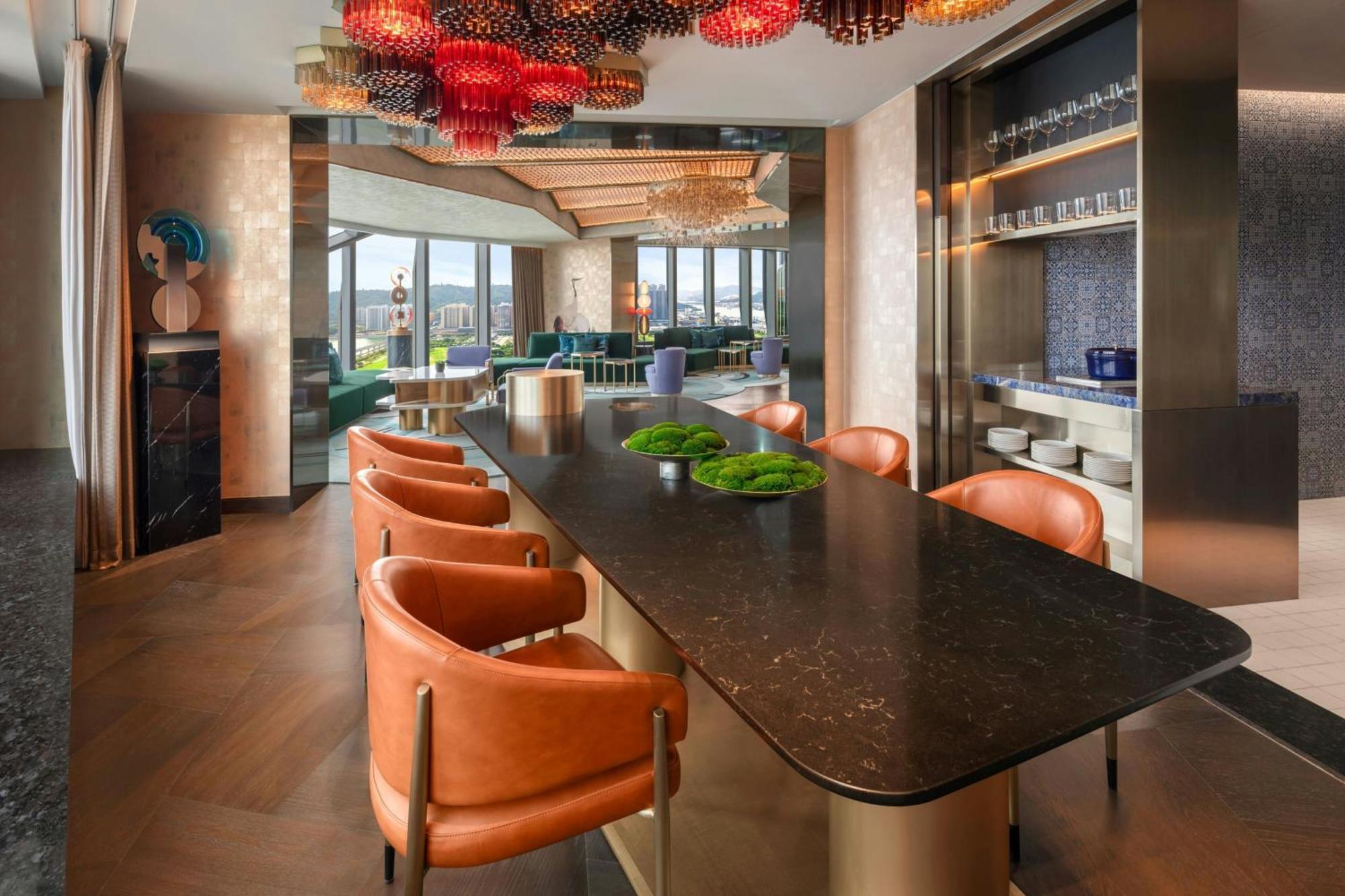 W Macau - Studio City Ngoại thất bức ảnh The Club at London Heathrow Airport